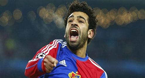 محدث.. صحفي بحساب "مزور" يثير الجدل حول انتقال صلاح الى ليفربول